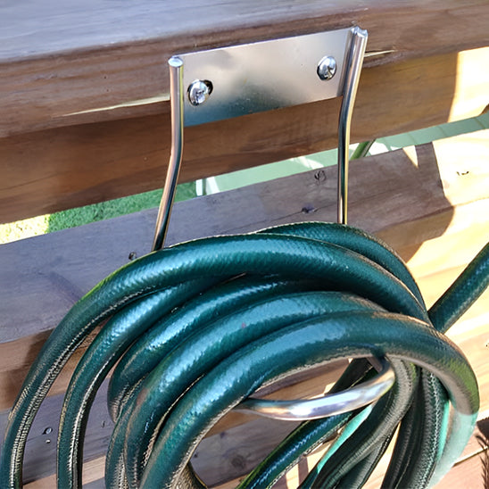 Support_tuyau_arrosage-mur